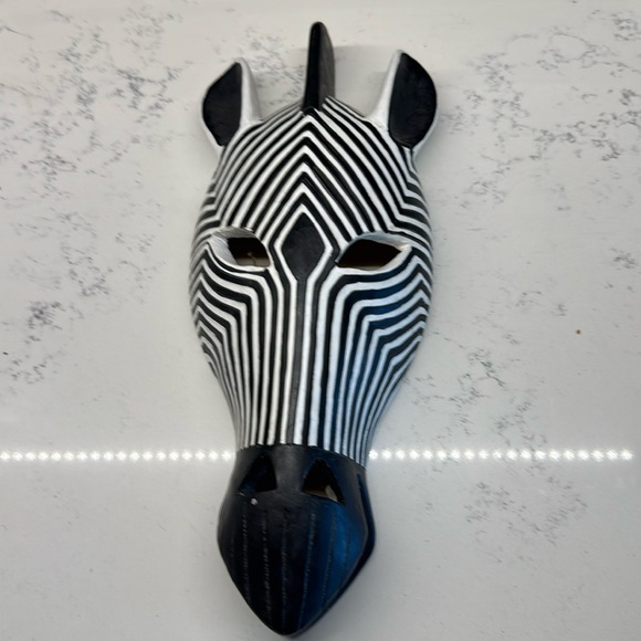 Design Toscano Tribal-Style Zebra carved wooden Mask Plaque 13.5 X 5.5 - Picture 1 of 7